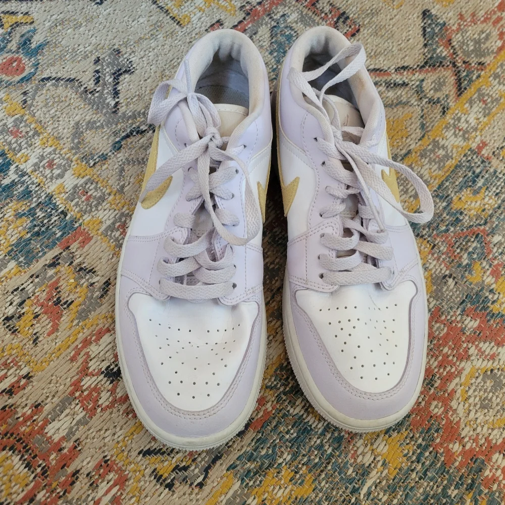 Air Jordan Nike 1 Low In Barely Grape